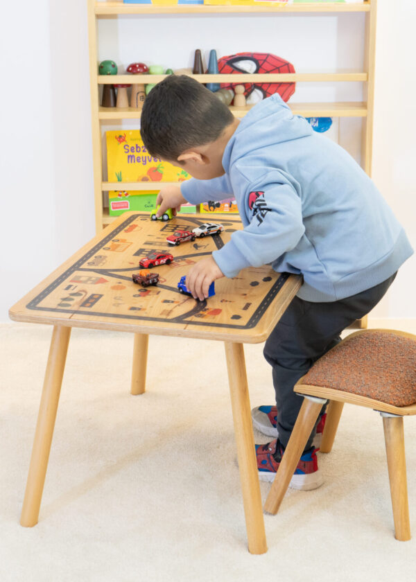 Montessori Uyumlu Çocuk Masa Sandalye Seti - Oyun Yolu Desenli - Görsel 4