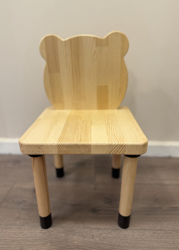 El boyaması tavşan, ayı ve uğur böceği tasarımlı doğal çam masif çocuk sandalyesi.