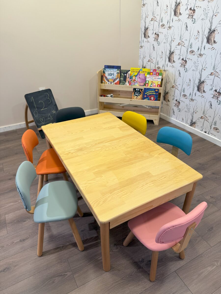 Renkli minderli sandalyeli kreş masa seti – Lilikids Shop