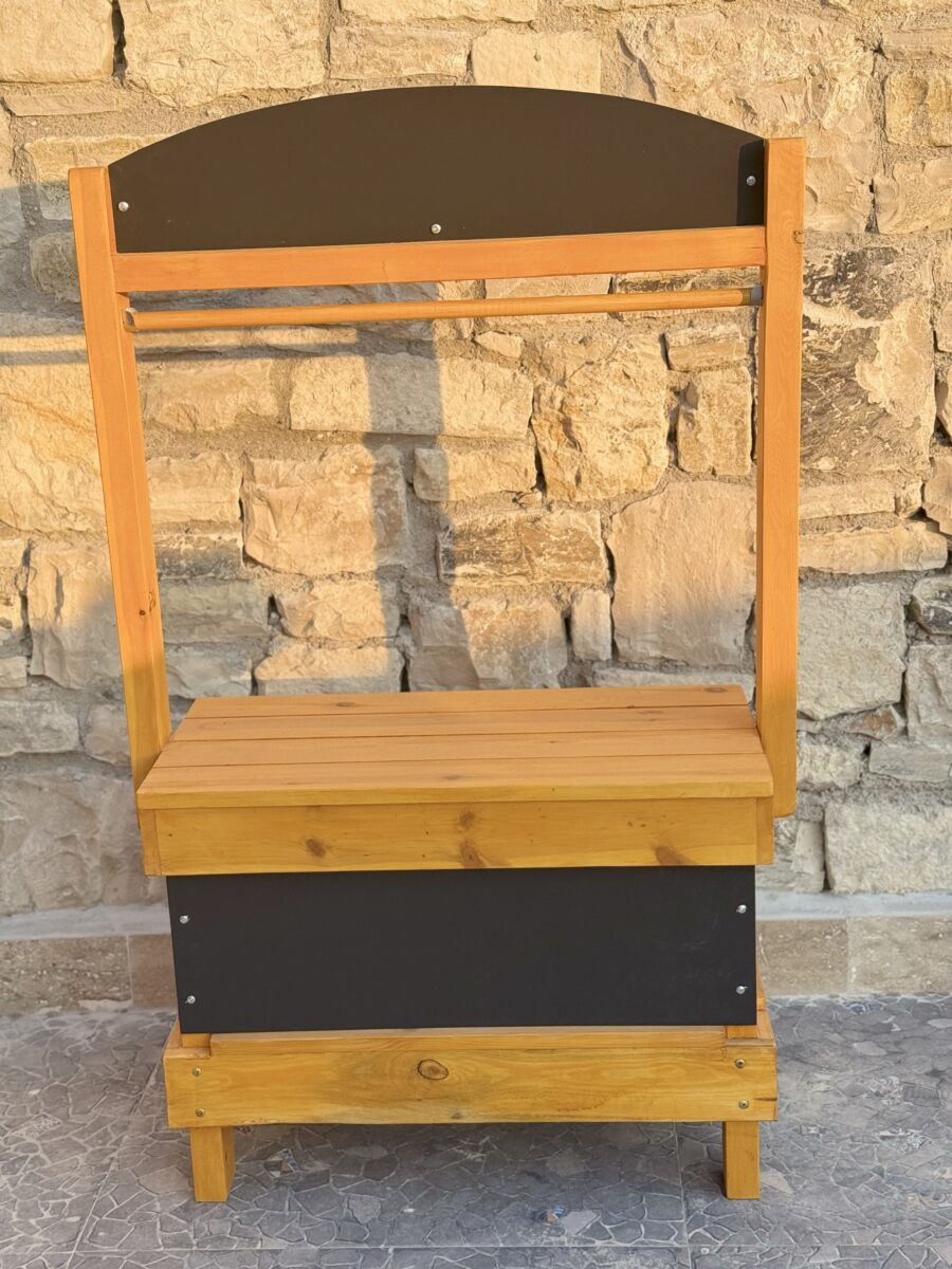 Yazı tahtalı, Rus çamından yapılmış dış mekan vernikli çocuk cupcake standı