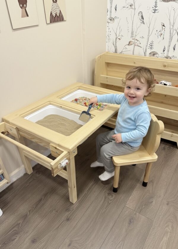 Kağıt rulolu Montessori aktivite masası ve ayı kulaklı ahşap sandalye seti, 80x60 cm ladin ahşap tasarım.