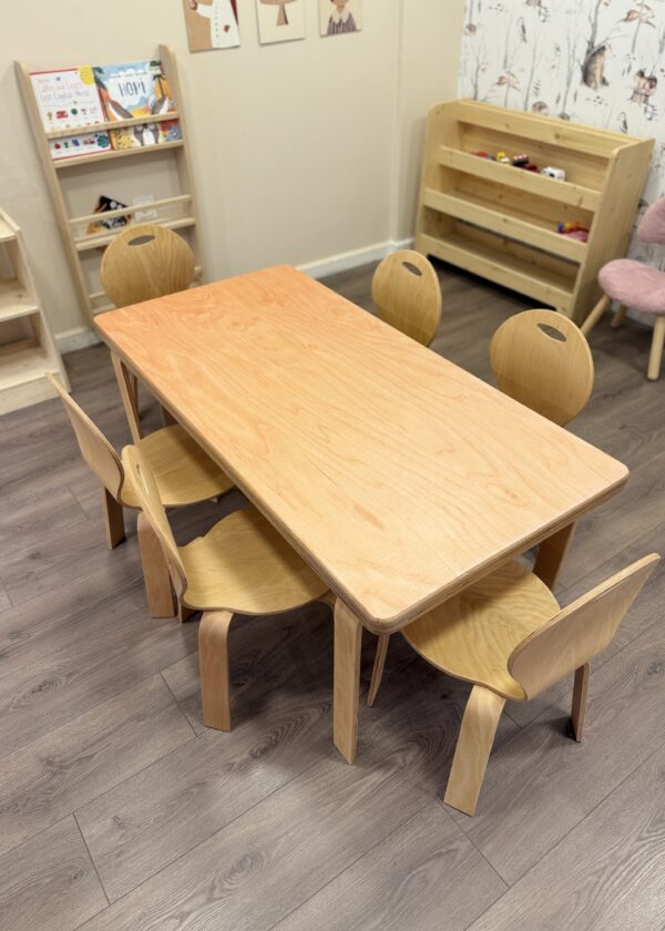 Kayın kontraplak anaokulu masa sandalye seti, Montessori uyumlu kreş mobilyası