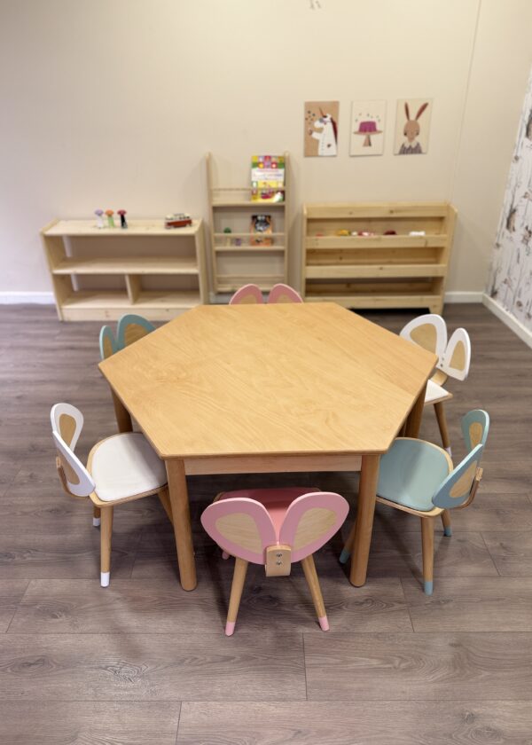 Altıgen anaokulu masası ve kelebek sandalyeler, kayın kontraplak çocuk masa seti