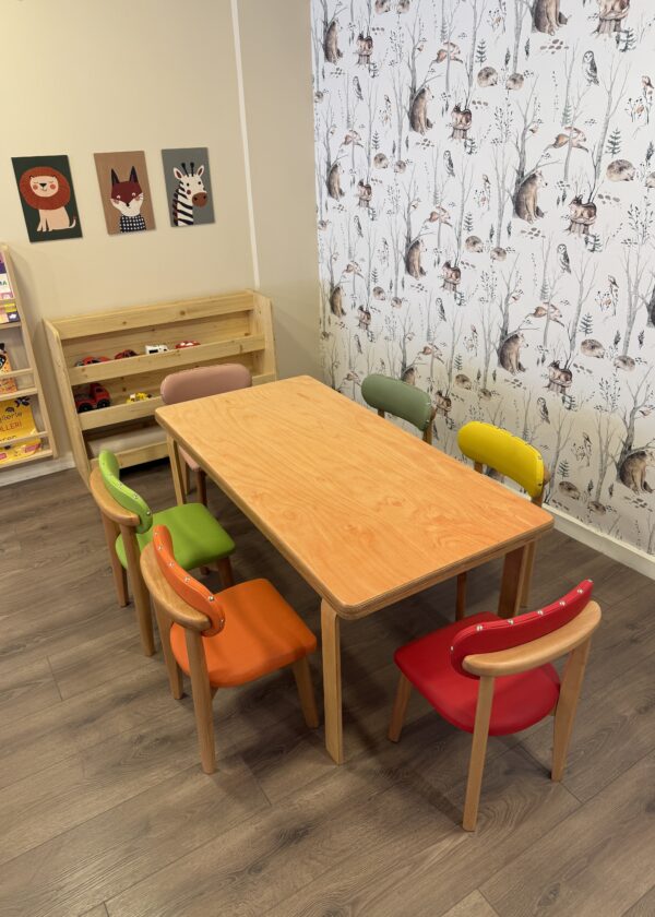 Kreş masa seti renkli deri döşemeli sandalye kayın kontraplak 120x60 cm anaokulu - Lilikids Shop