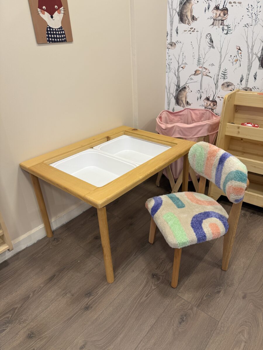 Doğal ladin aktivite masası pembe mor tufting sandalye seti kayın el dokuması kız çocuk odası - Lilikids Shop