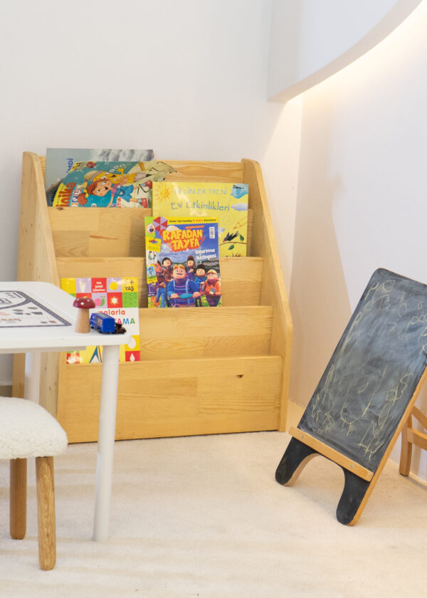 4 Raflı Ahşap Montessori Yer Kitaplığı | Doğal Çam EN71 | Lilikids Shop - Görsel 4