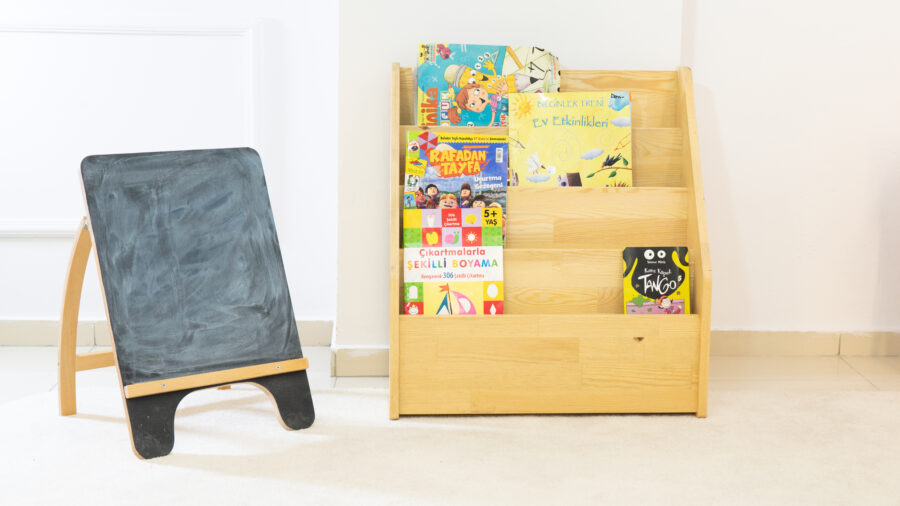 4 Raflı Montessori Yer Kitaplığı Doğal Çam | Lilikids Shop 4 raflı Montessori yer kitaplığı doğal çam EN71 85x70x30 cm çocuk odası kreş - Lilikids Shop